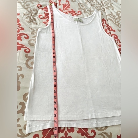 LUCY & Laurel White Tank Size Large - Picture 9 of 11